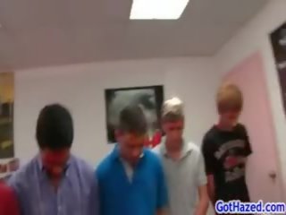 Groupe de lads acquérir homosexuel bizutage 3 par gothazed